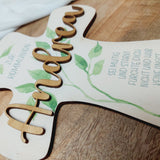 Personalisiertes Holzkreuz mit Wunschdesign/-text